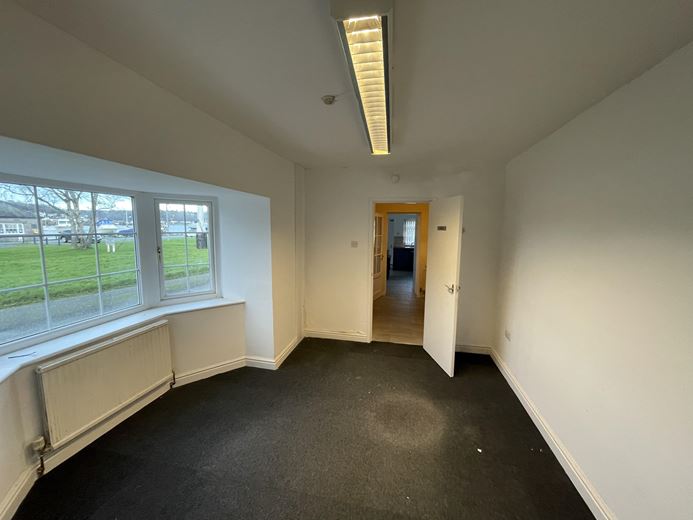  , Hendy, Port Penrhyn LL57 - Available