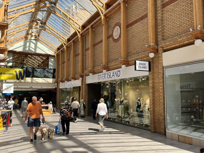 530 Sq M , Unit 8, Green Lanes Shopping Centre EX31 - Available