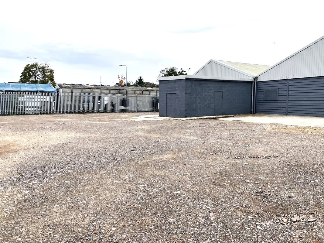 7,963 Sq Ft , Unit 1, London Road SN10 - Available