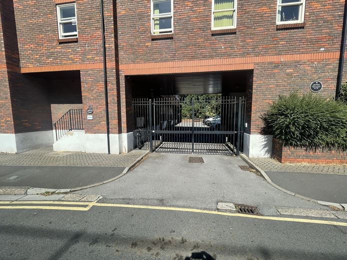 880 Sq Ft , First Floor 4 Chartfield House, Castle Street TA1 - Available