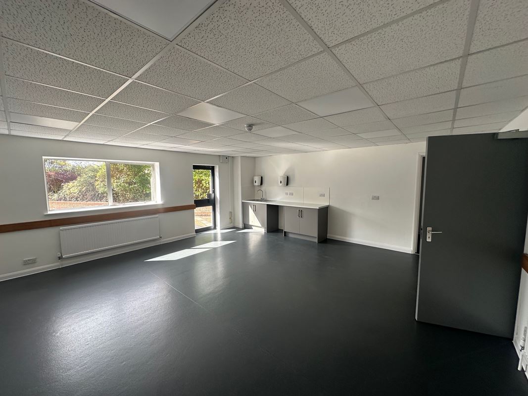 44,684 Sq Ft , 41 Edison Road PE27 - Available