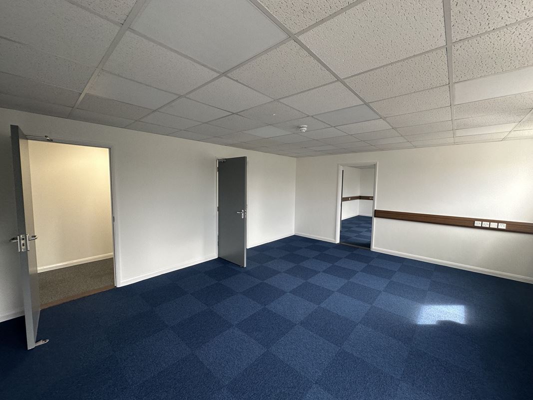 44,684 Sq Ft , 41 Edison Road PE27 - Available