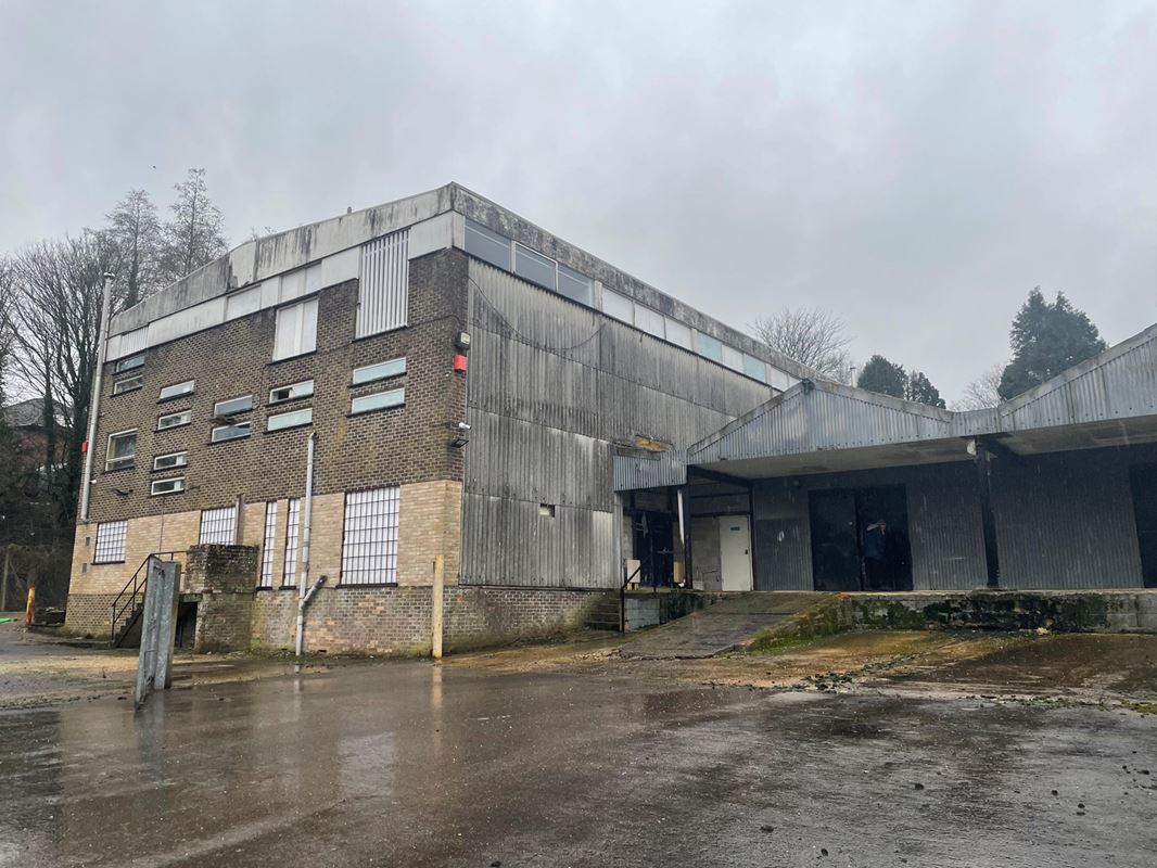16,925 Sq Ft , 52, Evingar Road RG28 - Available