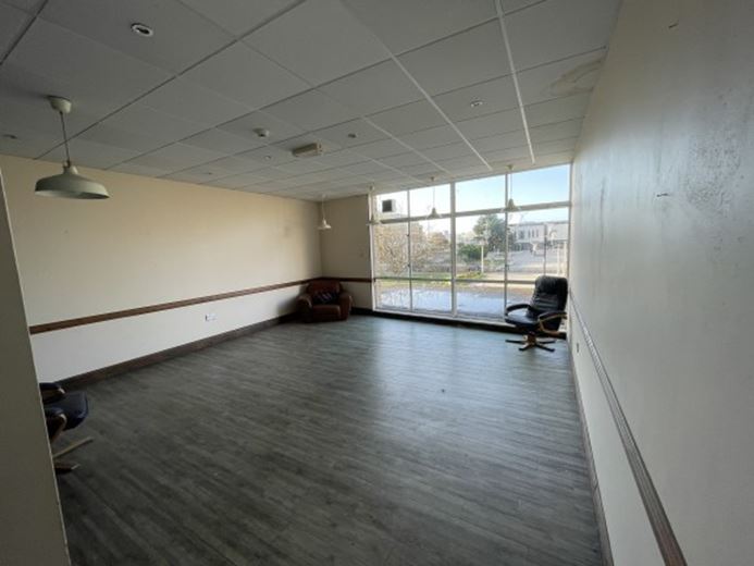 94.9 Sq M , 96 High Street BS23 - Available