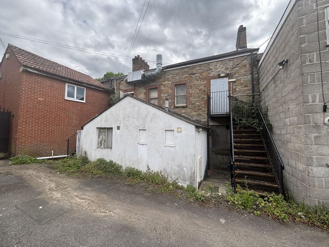  , 6-7 South Western Terrace BA20 - Available