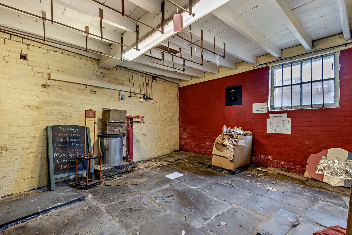 5,285 Sq Ft , 6-7 Bull Ring SY8 - Available