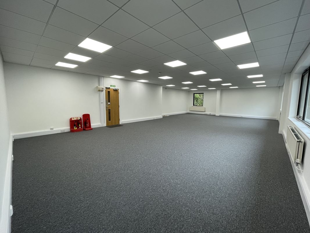 1,230 Sq Ft , Unit 15 Thorney Leys Business Park OX28 - Available