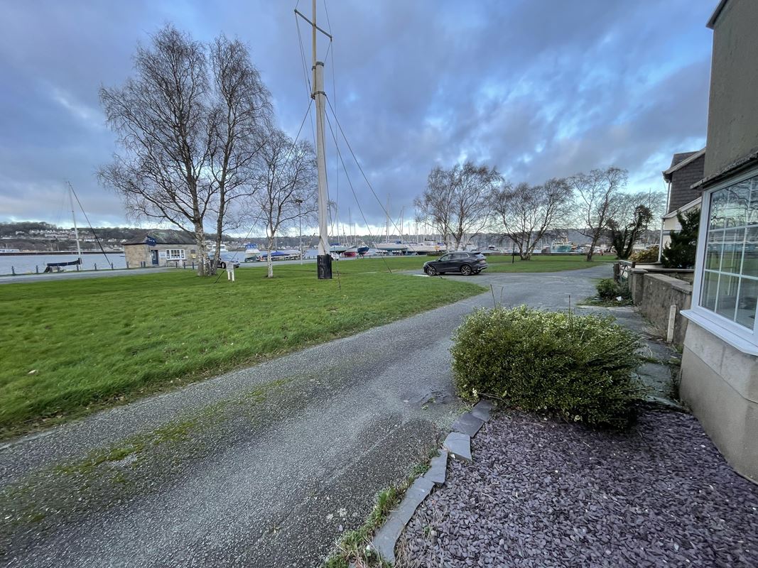  , Hendy, Port Penrhyn LL57 - Available