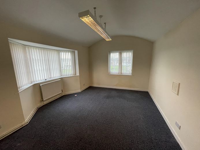  , Hendy, Port Penrhyn LL57 - Available