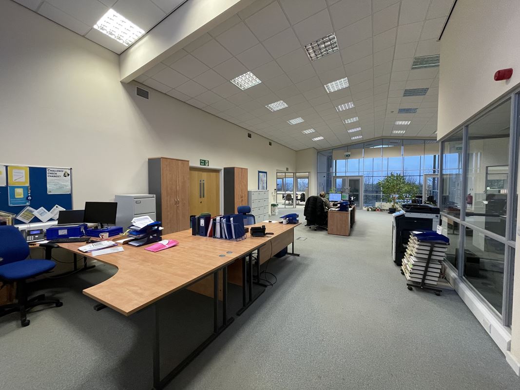 17,677 Sq Ft , Unit 20 Grove Business Park - FH OX12 - Available