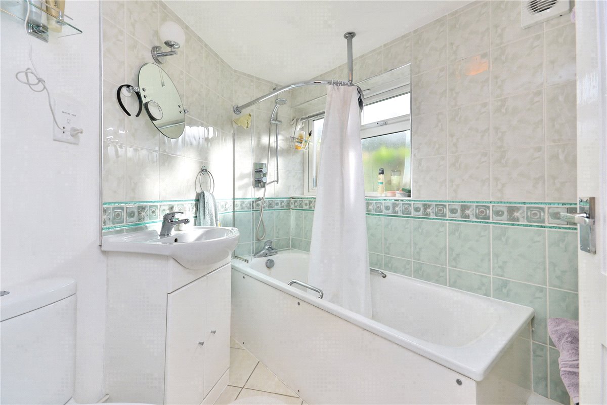 2 bedroom cottage, Beverley Path, SW13 - Let Agreed