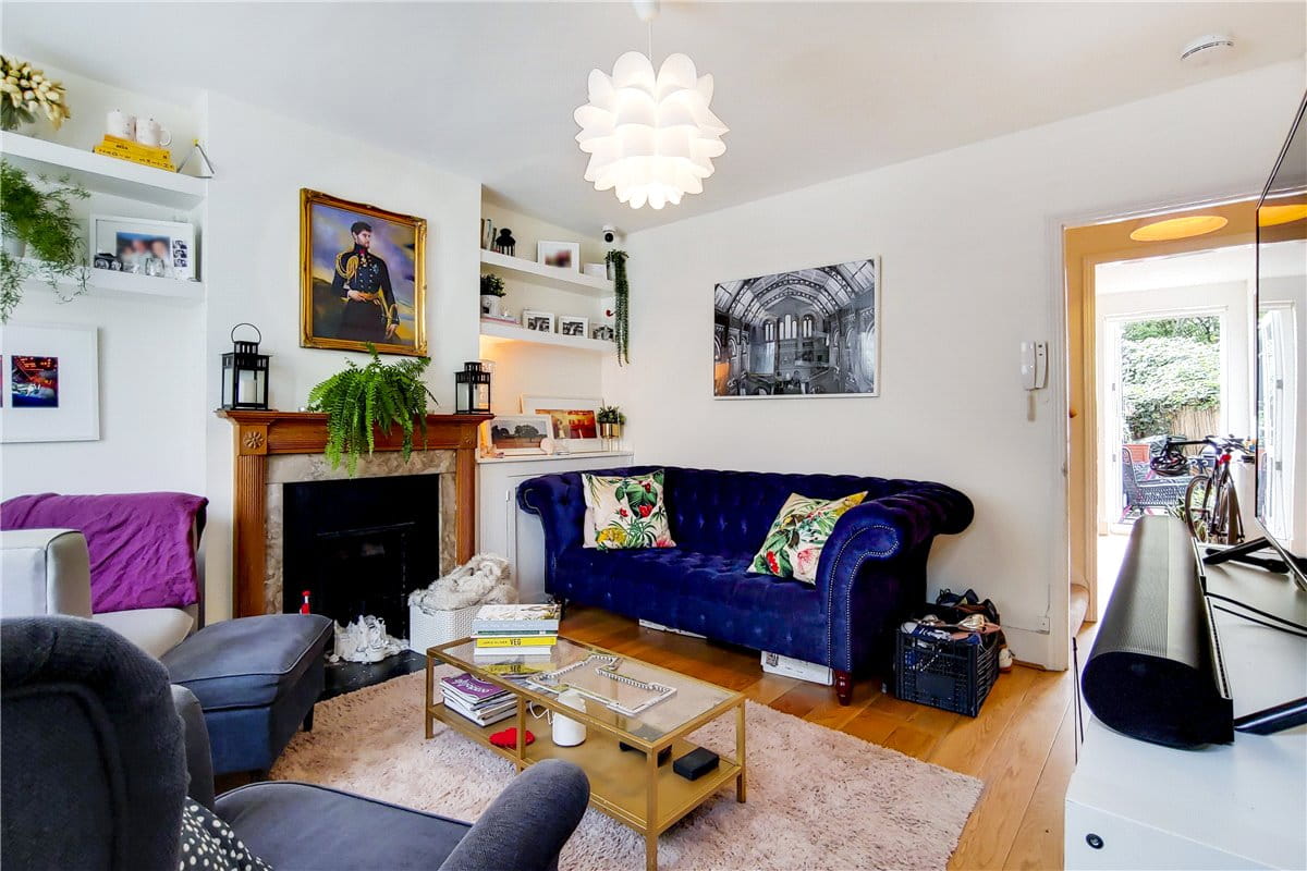 2 bedroom cottage, Beverley Path, SW13 - Let Agreed