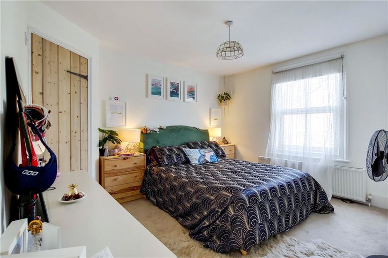 2 bedroom cottage, Beverley Path, SW13 - Let Agreed