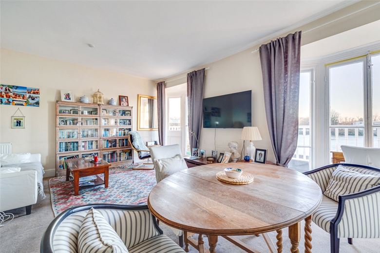 2 bedroom flat, The Terrace, London SW13 - Let Agreed