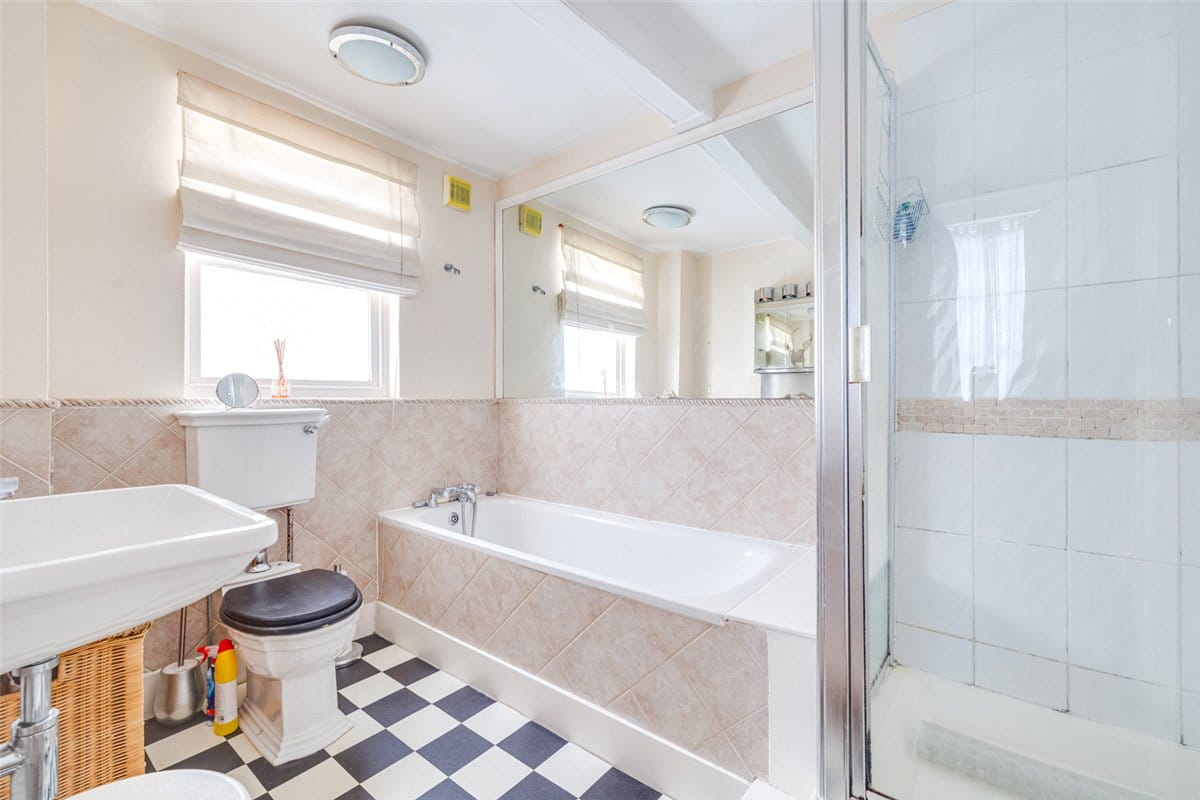 2 bedroom flat, The Terrace, London SW13 - Let Agreed