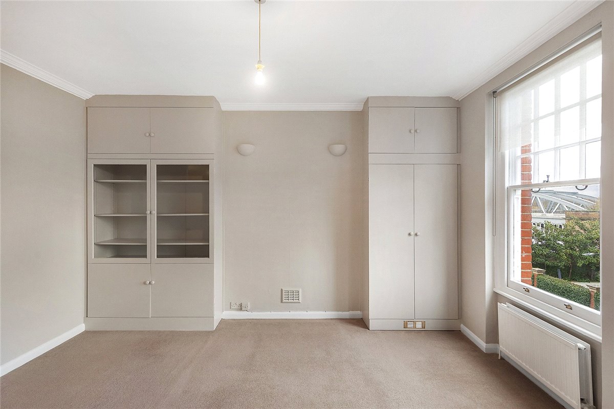 1 bedroom flat, Elm Bank Mansions, The Terrace SW13 - Let Agreed