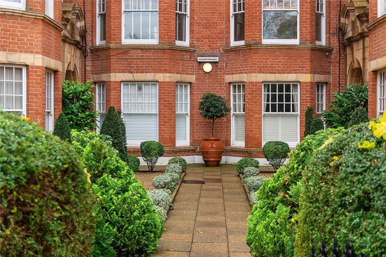 1 bedroom flat, Elm Bank Mansions, The Terrace SW13 - Let Agreed