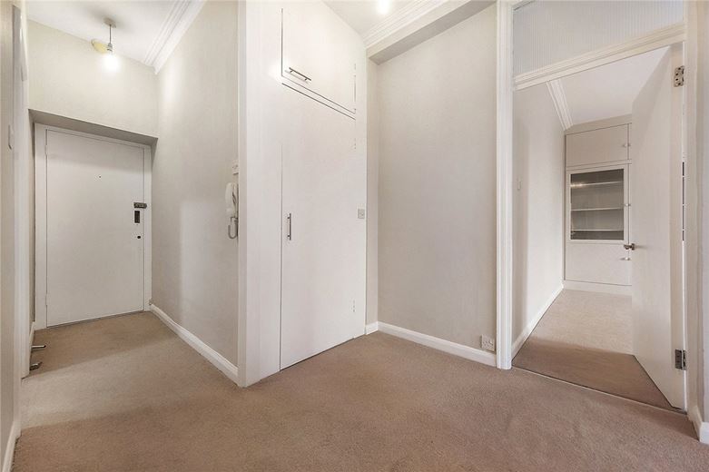 1 bedroom flat, Elm Bank Mansions, The Terrace SW13 - Let Agreed