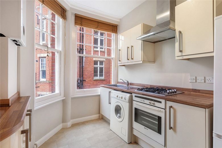 1 bedroom flat, Elm Bank Mansions, The Terrace SW13 - Let Agreed