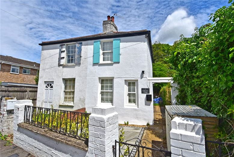 2 bedroom cottage, Field View Cottage, Craig Road TW10 - Available