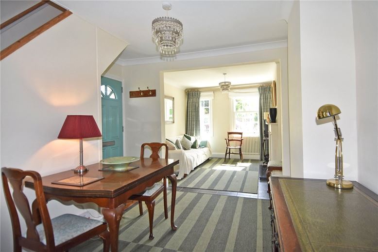 2 bedroom cottage, Field View Cottage, Craig Road TW10 - Let Agreed