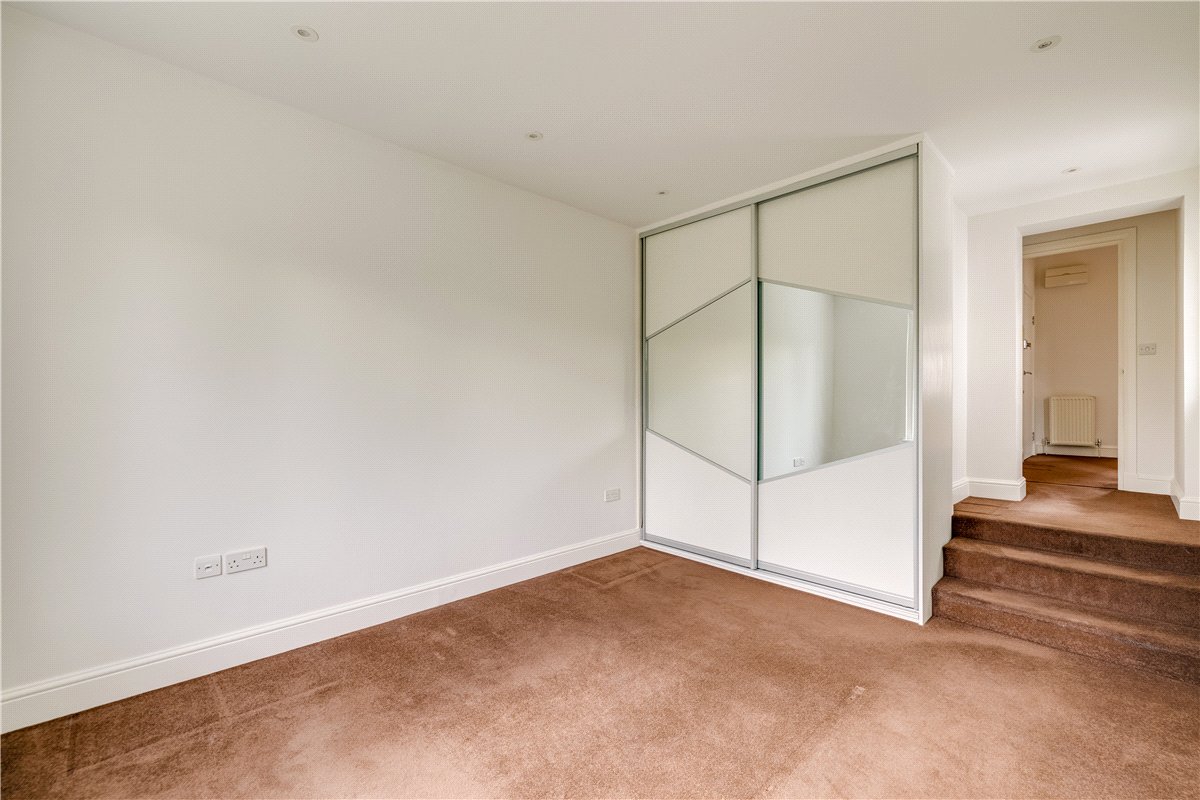 1 bedroom flat, Deodar Road, London SW15 - Let Agreed