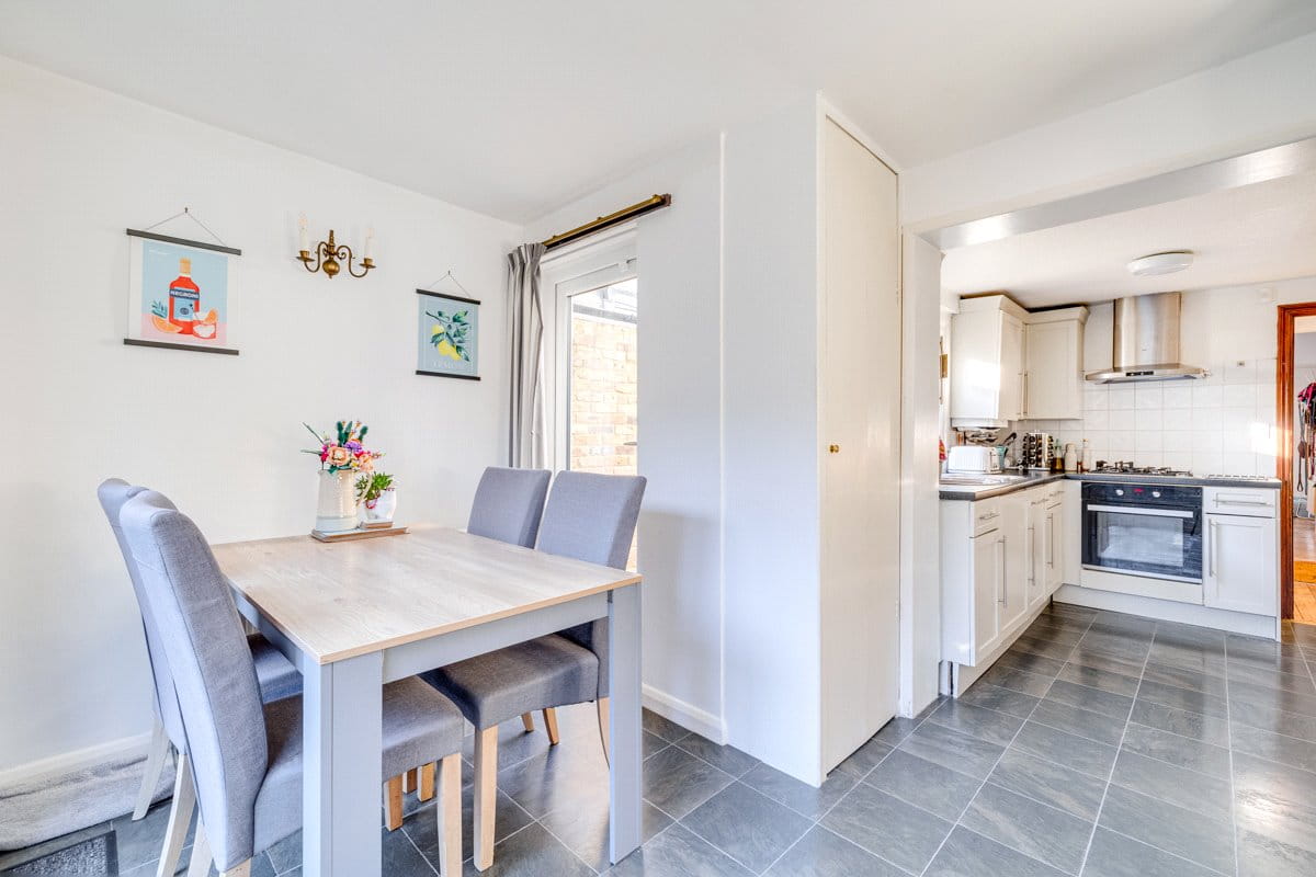 2 bedroom house, Thorne Street, London SW13 - Let Agreed