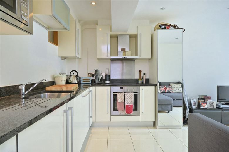 1 bedroom flat, Archway Street, London SW13