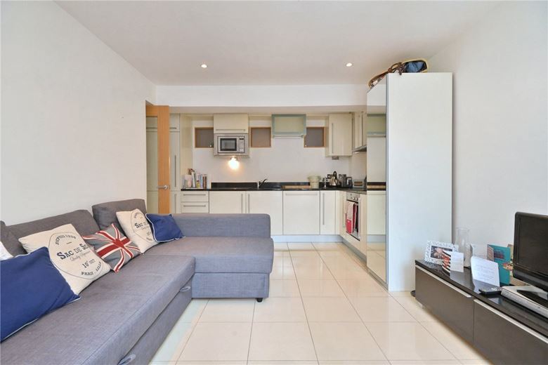 1 bedroom flat, Archway Street, London SW13