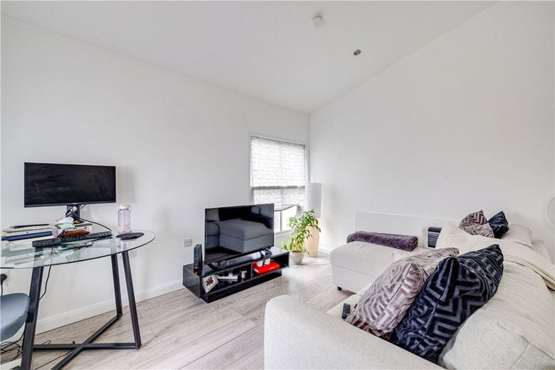 1 bedroom flat, White Hart Lane, London SW13