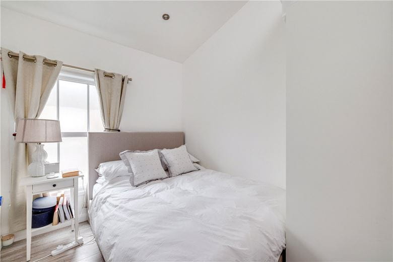 1 bedroom flat, White Hart Lane, London SW13