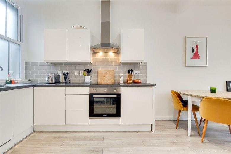 1 bedroom flat, White Hart Lane, London SW13