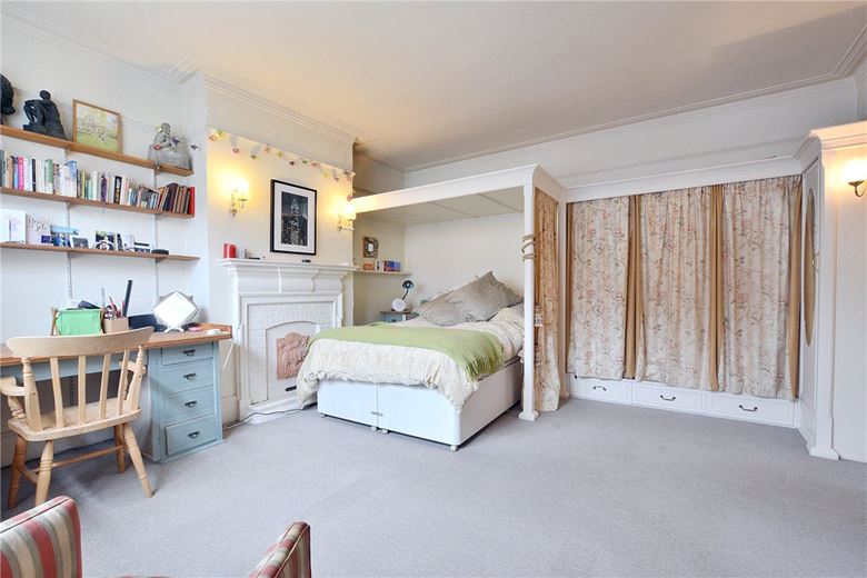 1 bedroom flat, Clavering Avenue, London SW13