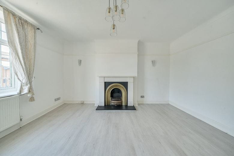 2 bedroom flat, London Road, Kingston upon Thames KT2 - Let Agreed