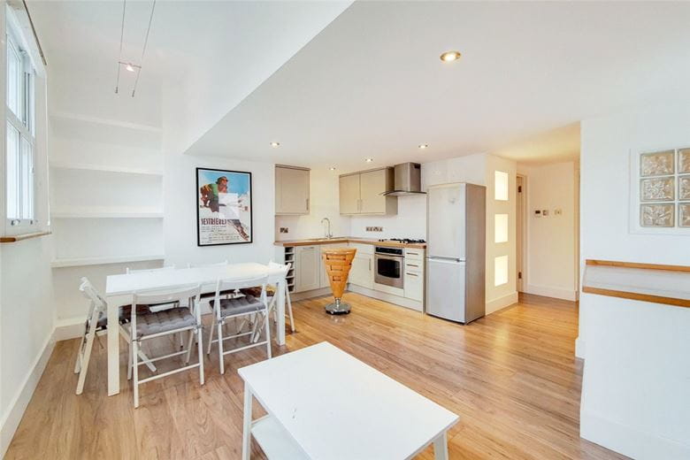 2 bedroom flat, White Hart Lane, London SW13 - Let Agreed