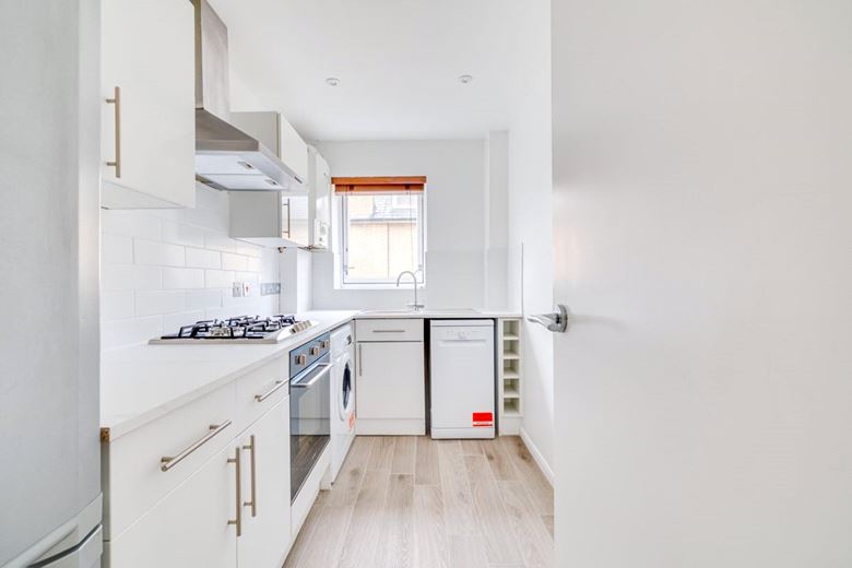 2 bedroom flat, Upper Richmond Road, London SW15