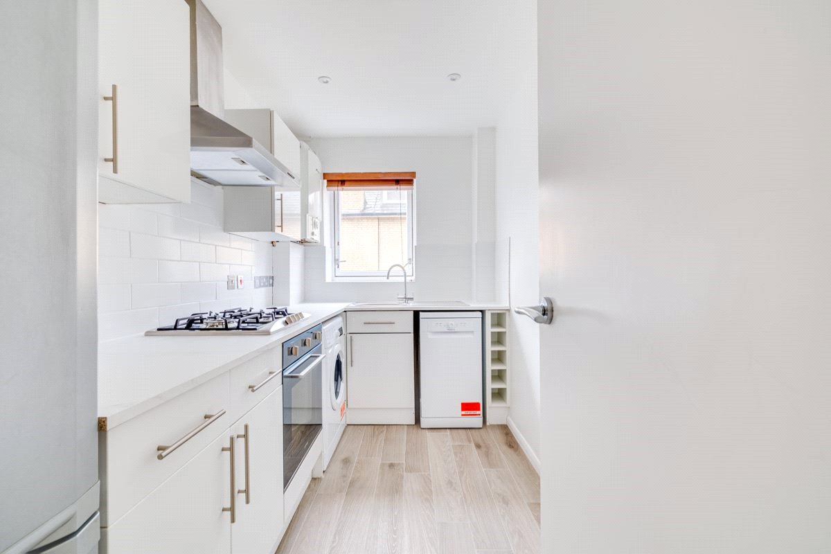 2 bedroom flat, Upper Richmond Road, London SW15