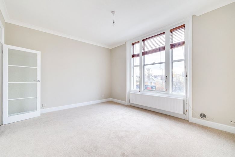 2 bedroom flat, Upper Richmond Road, London SW15