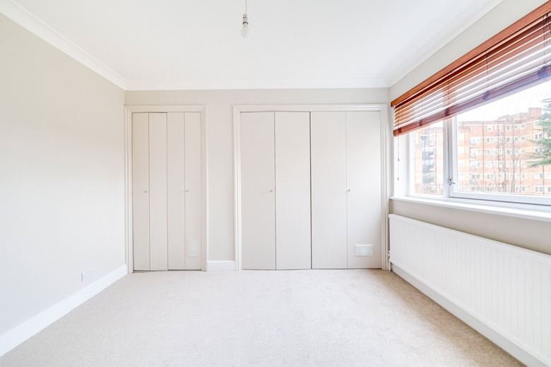 2 bedroom flat, Upper Richmond Road, London SW15