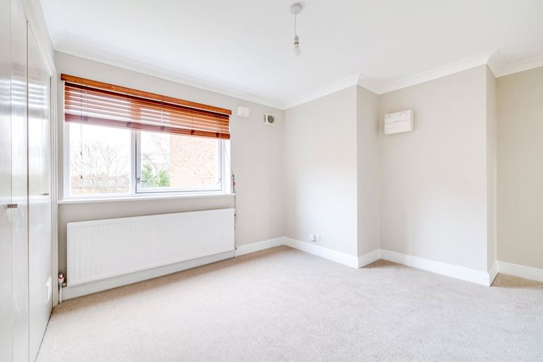 2 bedroom flat, Upper Richmond Road, London SW15