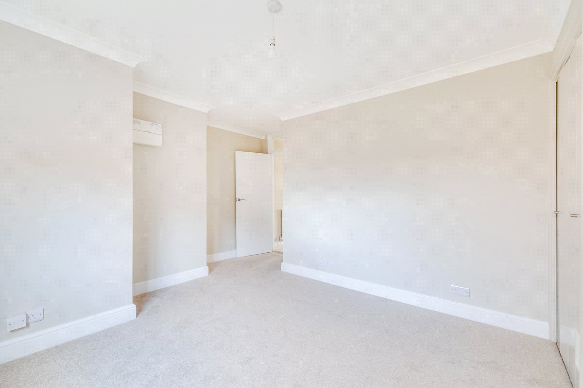 2 bedroom flat, Upper Richmond Road, London SW15
