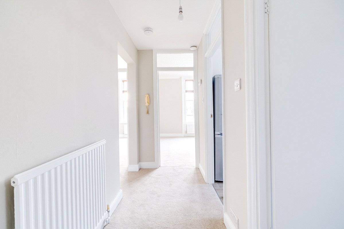 2 bedroom flat, Upper Richmond Road, London SW15