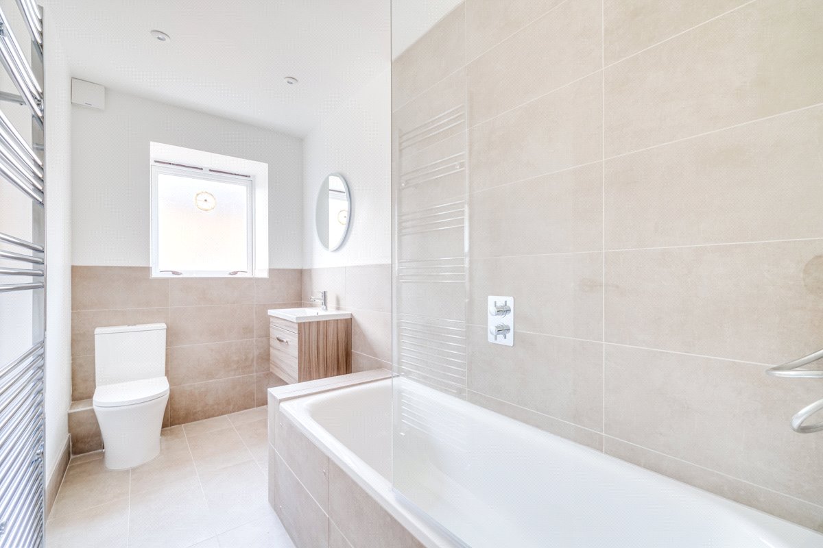 2 bedroom flat, Upper Richmond Road, London SW15