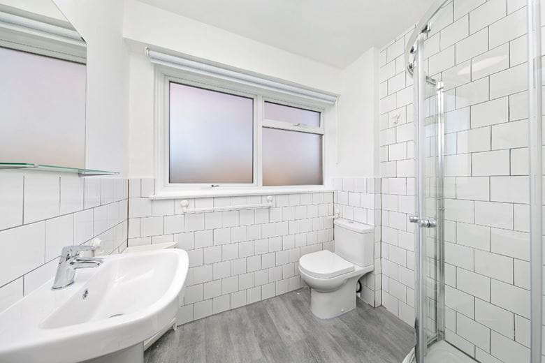 4 bedroom house, Kingfisher Drive, Richmond TW10 - Let Agreed