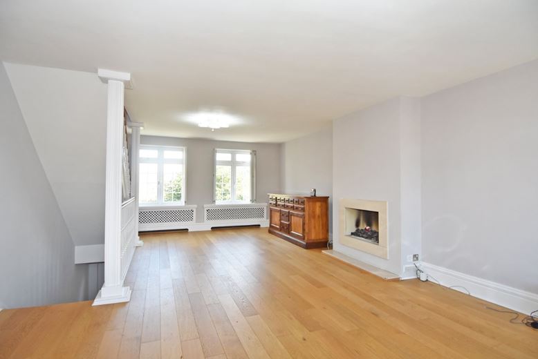 3 bedroom house, The Bench, Ham Street TW10 - Let Agreed