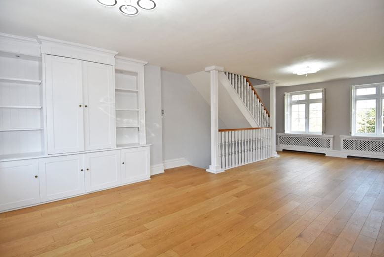 3 bedroom house, The Bench, Ham Street TW10 - Let Agreed
