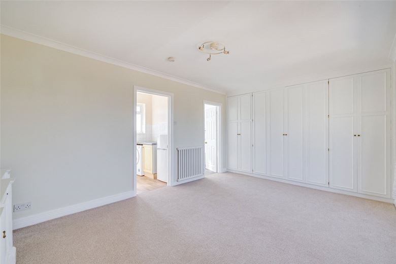 1 bedroom flat, St Leonards Court, St Leonards Road SW14