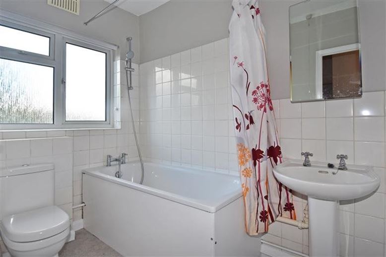 1 bedroom flat, Richmond Road, Kingston upon Thames KT2 - Let Agreed