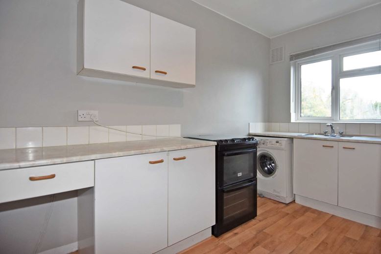 1 bedroom flat, Richmond Road, Kingston upon Thames KT2 - Let Agreed