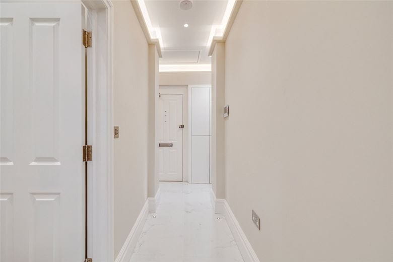 2 bedroom flat, Petersham Road, Richmond TW10 - Let Agreed